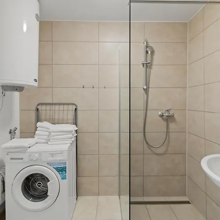 Farawayhomes Bruck An Der #3 شقة