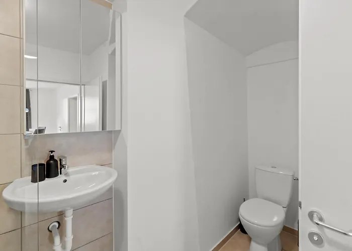 Farawayhomes Bruck An Der #3 *